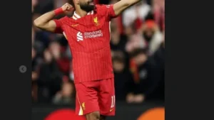 محمد صلاح يظهر مع ابنتيه مكة وكيان بعد فوز ليفربول على برايتون في إعلان جديد